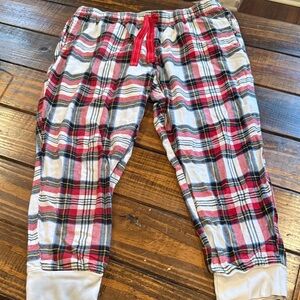 Old Navy Red Plaid Pajama Pants. Joggers. Large. Great shape. Smoke free home.